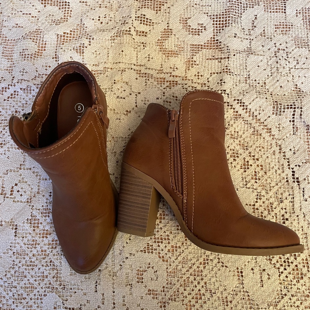 TOP MODA BROWN LEATHER BOOTIES